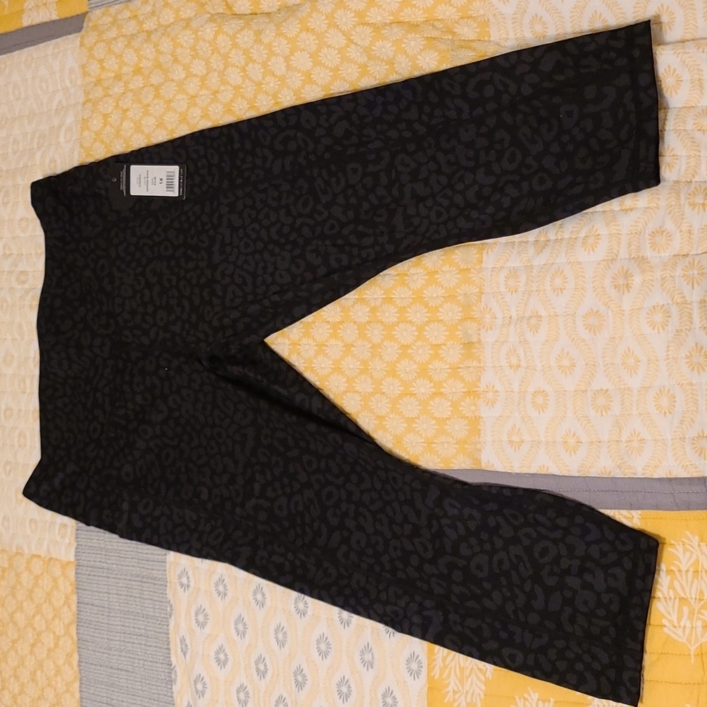Yogalicious Lix HI Rise Side Pockets Yoga Pants NWT